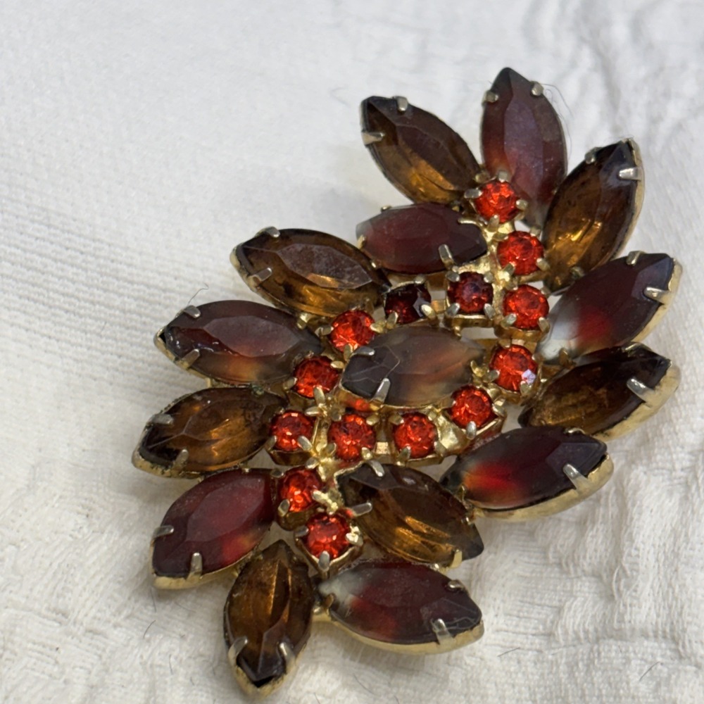Vintage Gold Tone Metal Dark Red Rhinestone Brooch Unmarked Pin